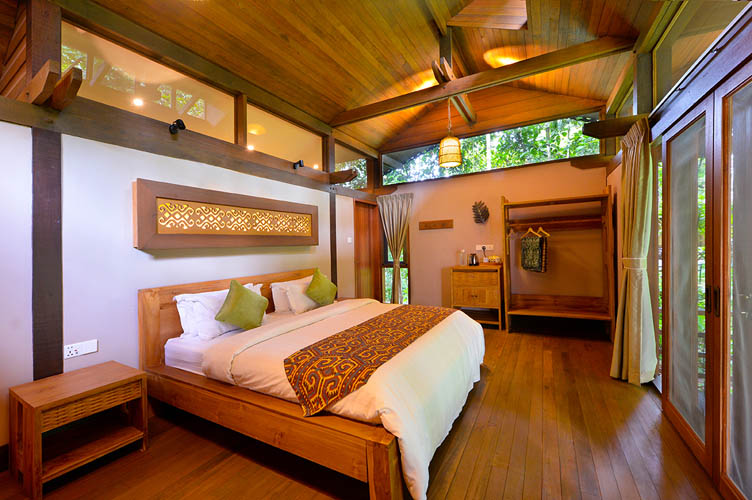 Sukau Rainforest Lodge Villa room with queen sized bed