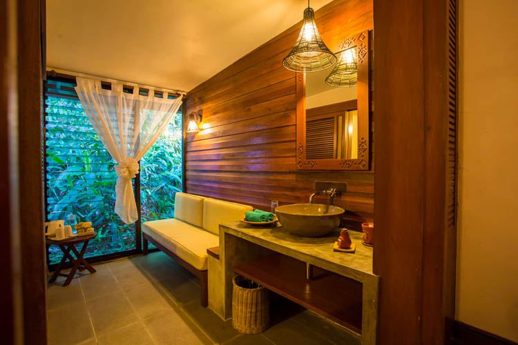 Sukau Rainforest Lodge superior room's bathroom