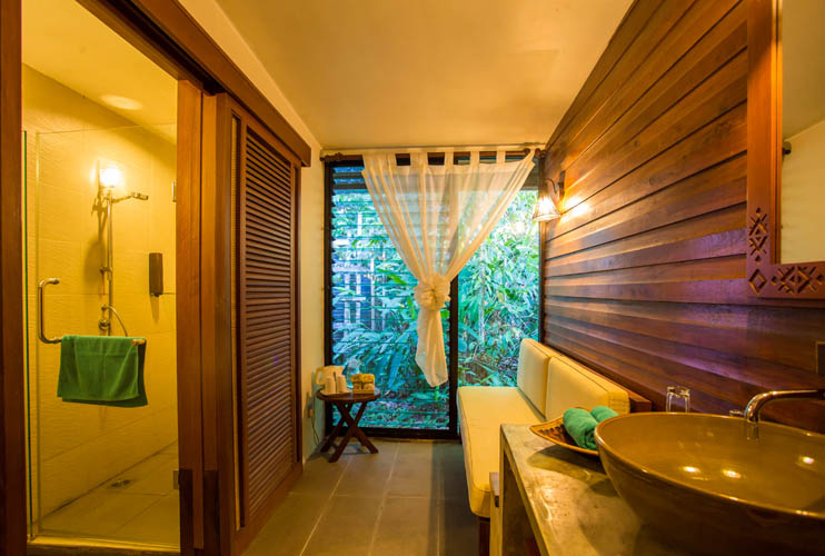 Sukau Rainforest Lodge superior room's bathroom
