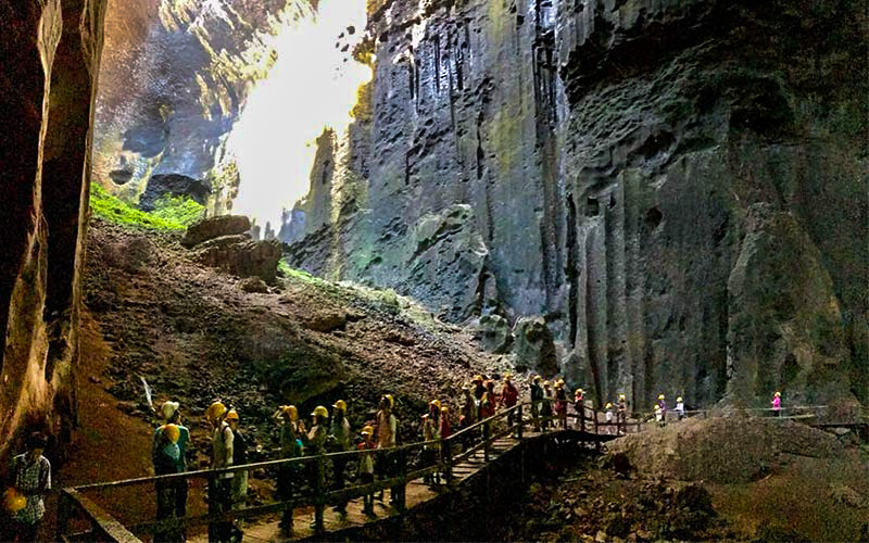 Tourists visiting the Gomantong cave